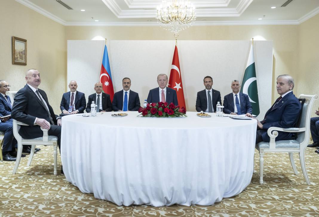 Erdoğan Aliyev ve Şerif ile üçlü toplantı yaptı 1